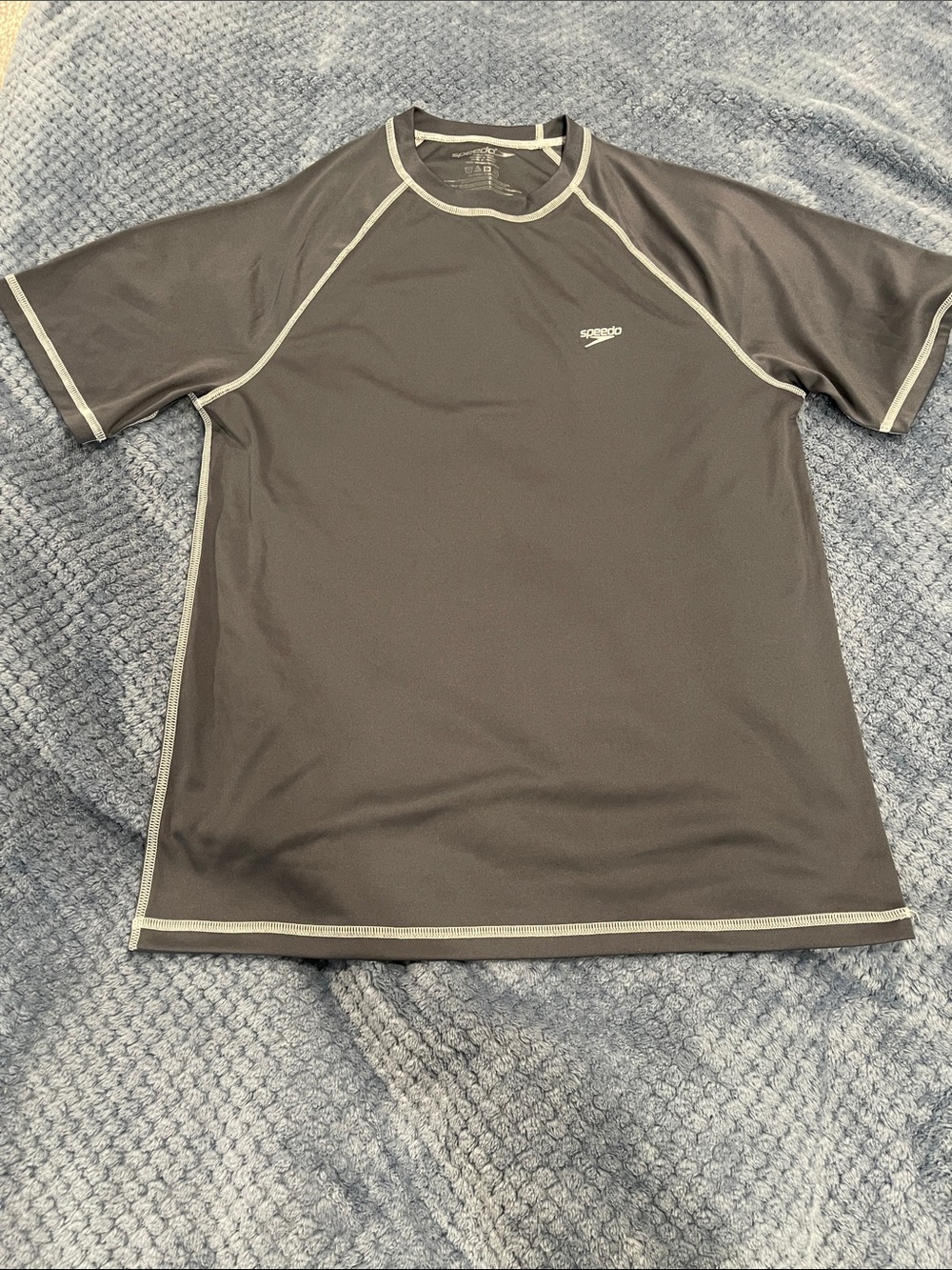 Speedo Men's Gray Short Sleeve Rash Guard with Light Trim